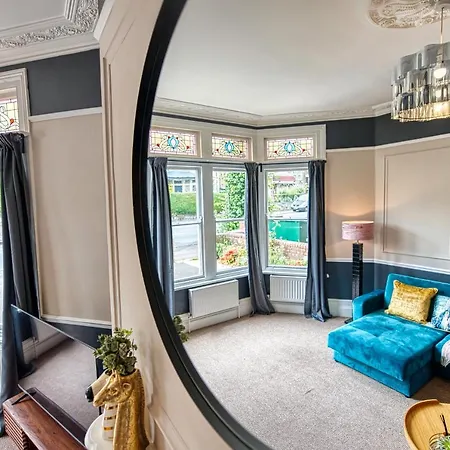 Lovely 2 Bedroom - Sleeps 9 *