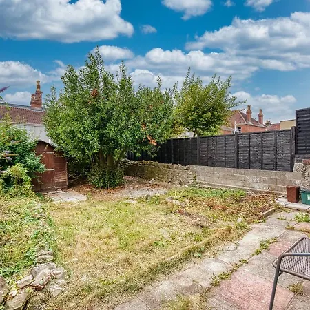 Lovely 2 Bedroom - Sleeps 9 * Bristol