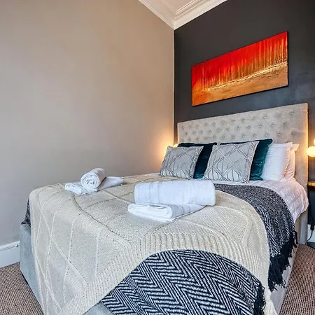 Apartment Lovely 2 Bedroom - Sleeps 9