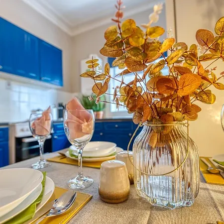 Lovely 2 Bedroom - Sleeps 9 Apartment Bristol
