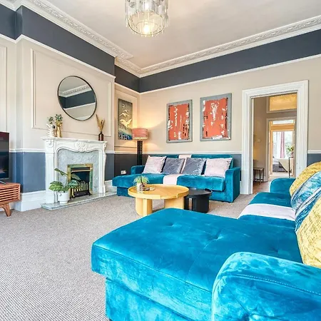 Lovely 2 Bedroom - Sleeps 9