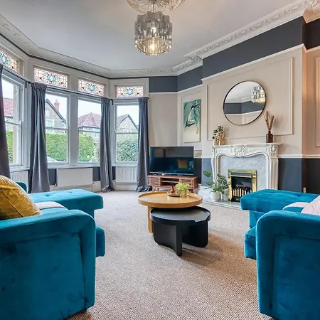 Lovely 2 Bedroom - Sleeps 9 *