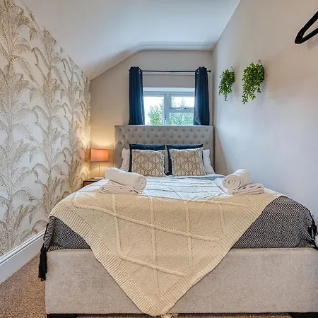 Apartment Lovely 2 Bedroom - Sleeps 9 *