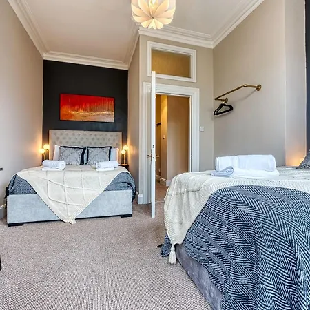 Lovely 2 Bedroom - Sleeps 9 Apartment *